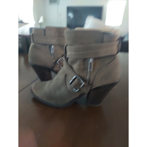 Bongo Bootie Ankle Boots Women Size 8.5 Brown Faux Suede 3 Inch Heels Side Zip - Picture 4 of 8